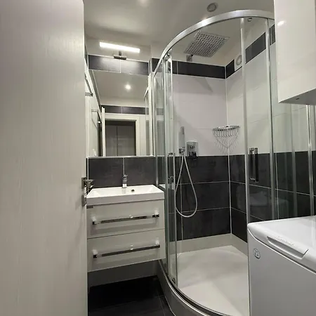 Modern Near Center With Easy Transport Access Pozsony