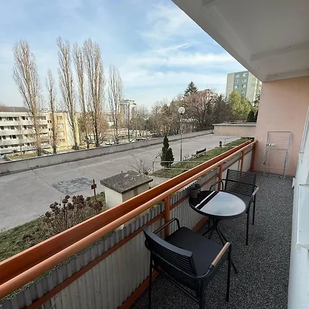 Modern Near Center With Easy Transport Access Apartman Pozsony