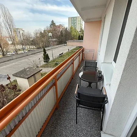 Apartman Modern Near Center With Easy Transport Access *