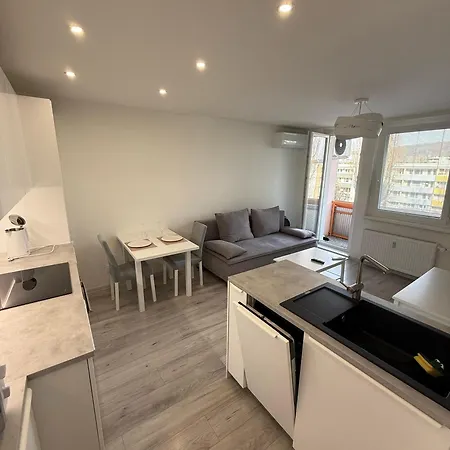 Modern Near Center With Easy Transport Access * ברטיסלאבה