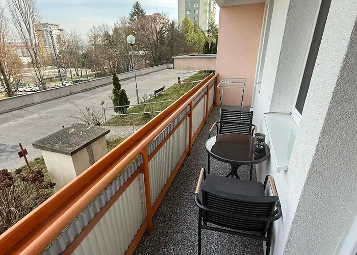 شقة Modern Near Center With Easy Transport Access *